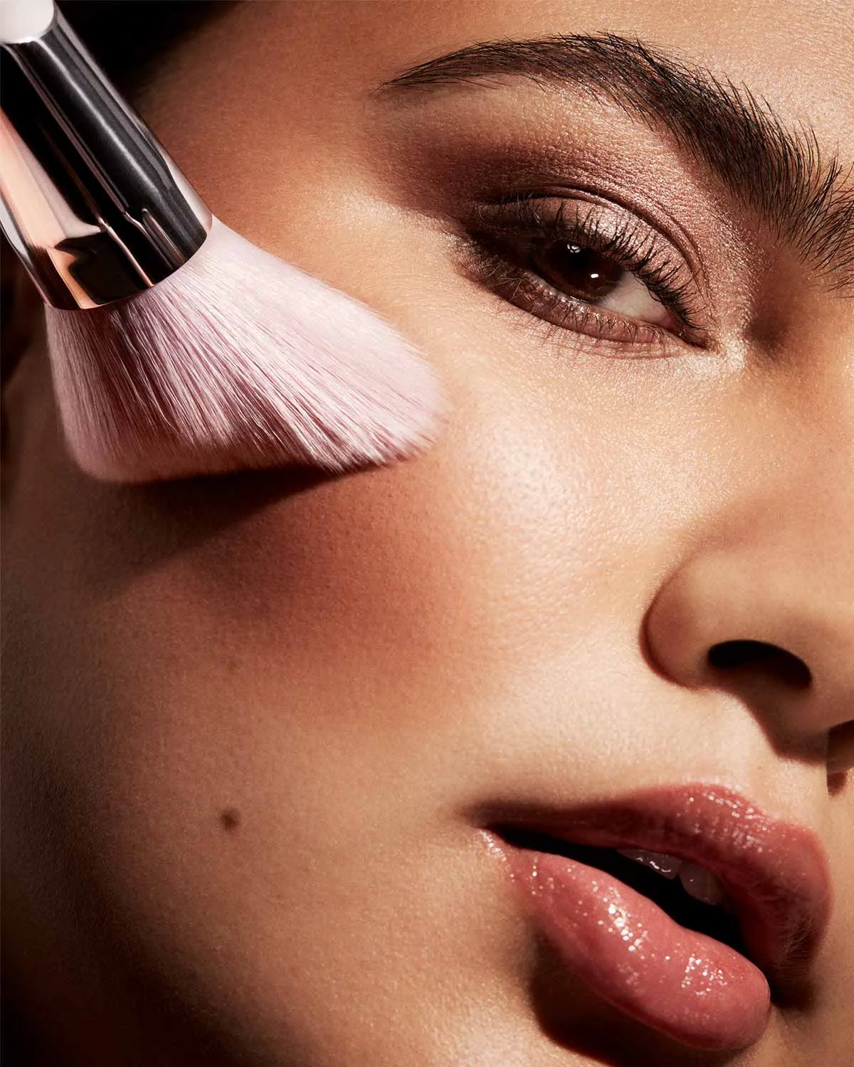 Cheek-Hugging Bronzer Brush 190 Fenty Beauty