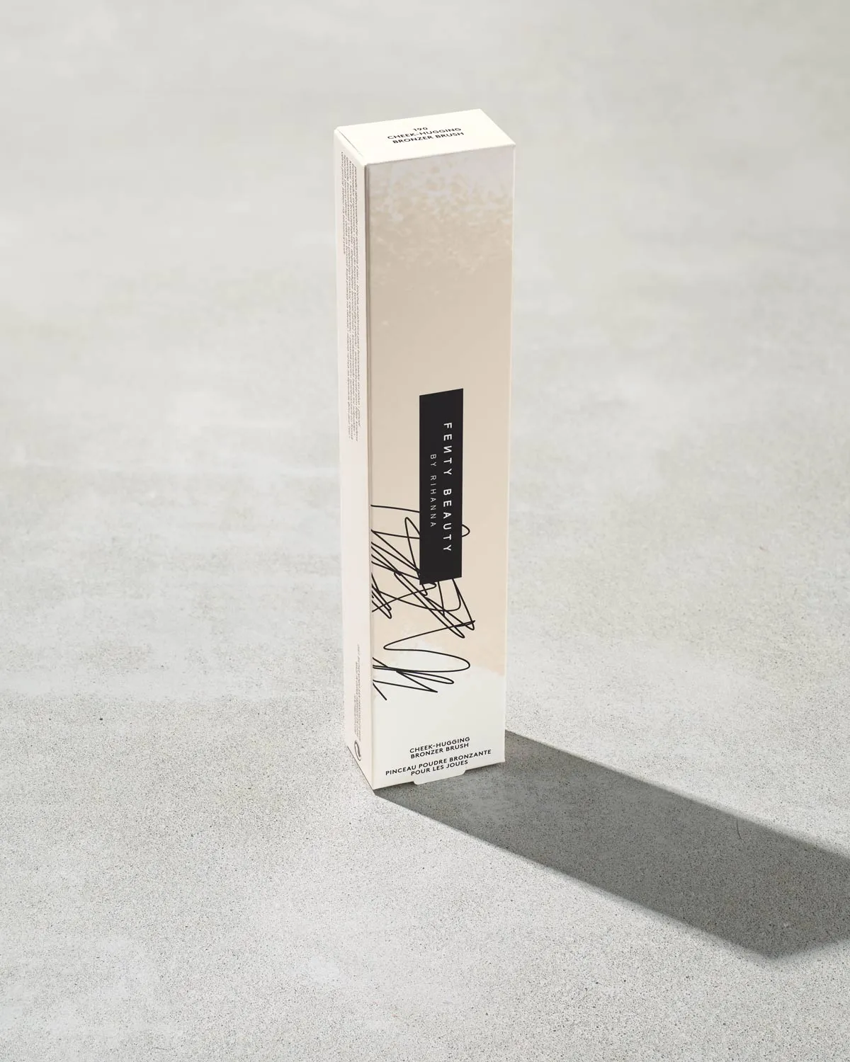 Cheek-Hugging Bronzer Brush 190 Fenty Beauty
