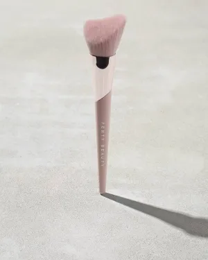 Cheek-Hugging Bronzer Brush 190 Fenty Beauty