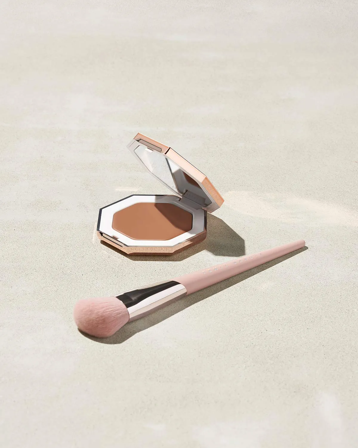 Face Shaping Brush 125 Fenty Beauty