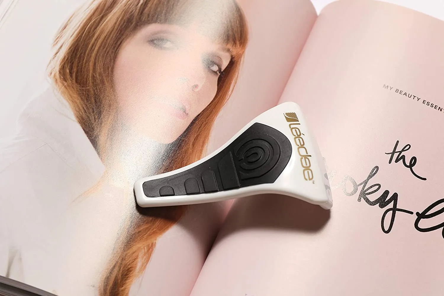 Le Edge Full Body Exfoliator - Black with Gold Print