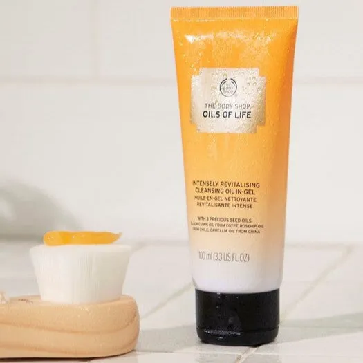 Super Soft Cleansing Brush The Body Shop