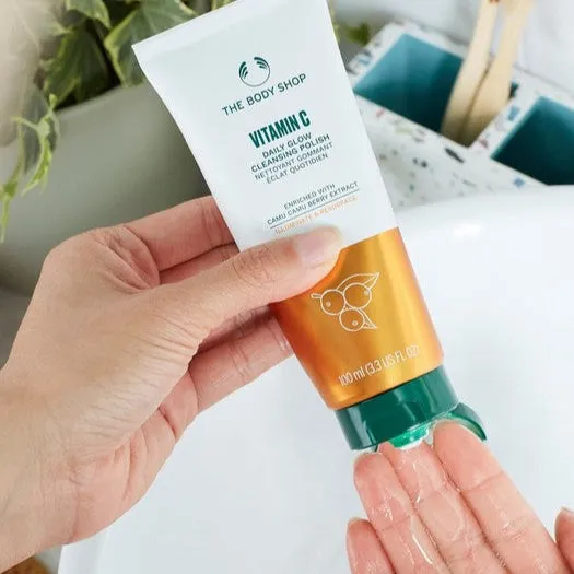 Vitamin C Glow Cleansing Polish The Body Shop